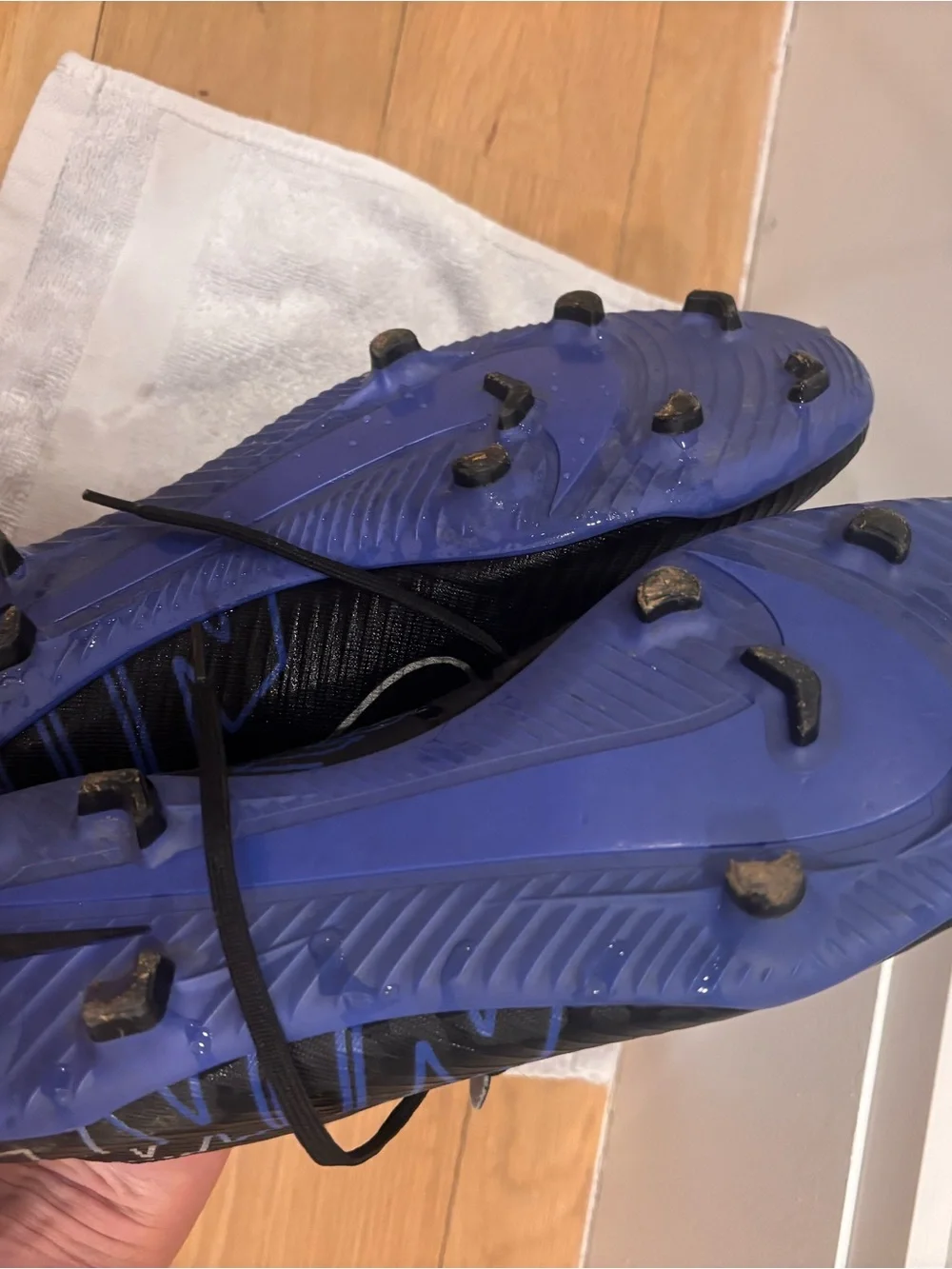 Nike Men’s Black & Blue Soccer Cleats Performance FG - Picture 2 of 4